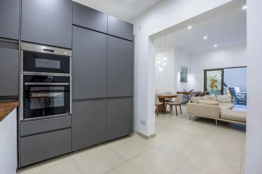 St. Julian'S Urban Escape Apartman