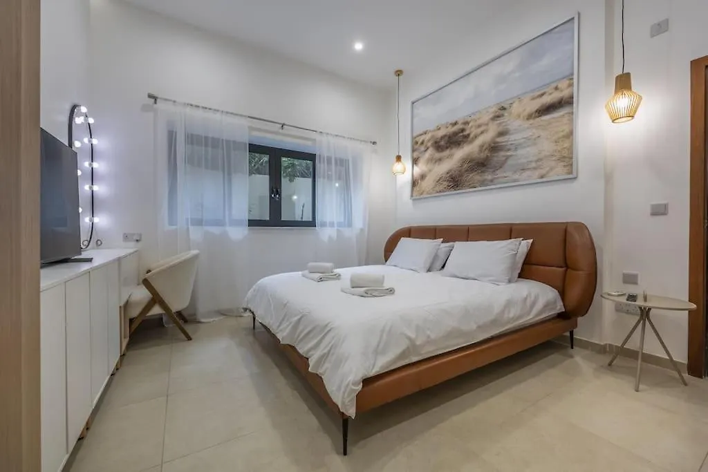 St. Julian'S Urban Escape Apartman